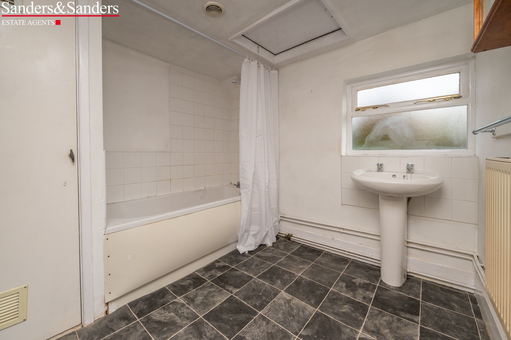 2 bedroom cottage house For Sale Alcester - Photograph 19