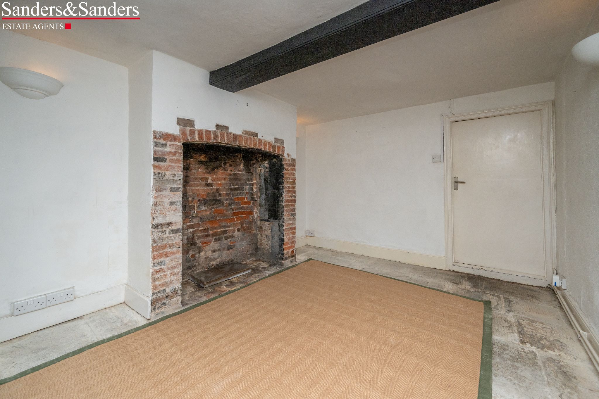 2 bedroom cottage house For Sale Alcester - Photograph 5