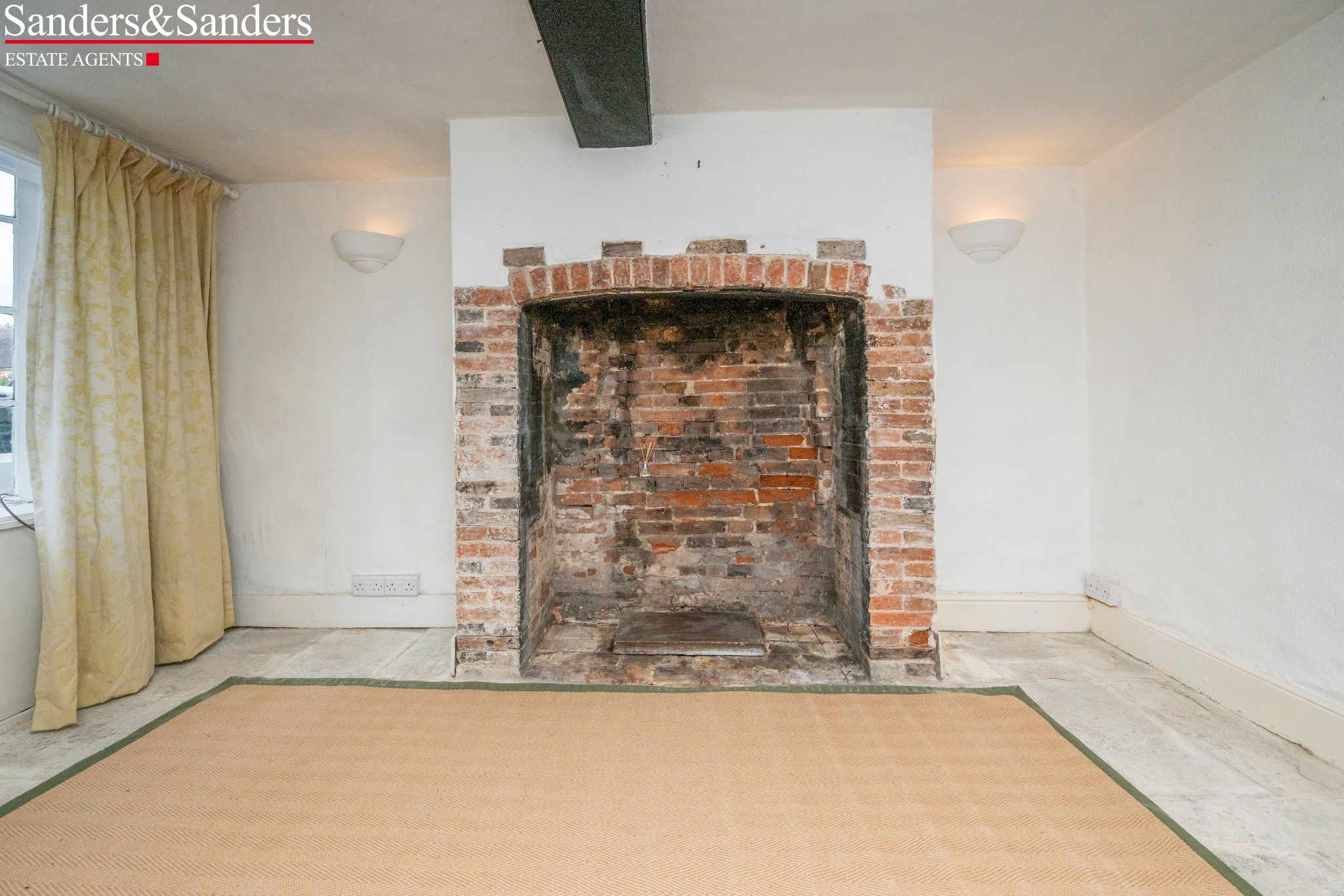 2 bedroom cottage house For Sale Alcester - Photograph 6