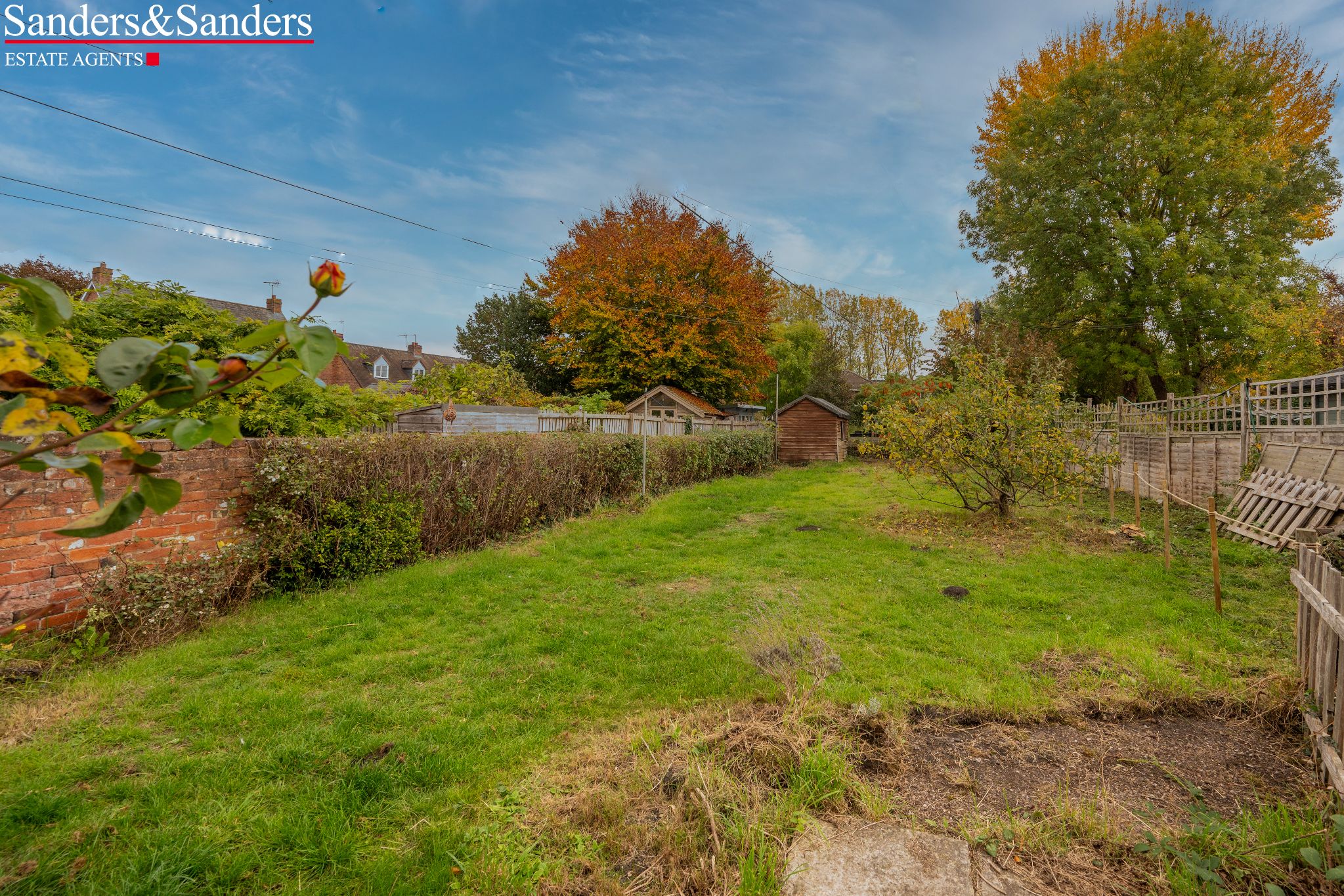 2 bedroom cottage house For Sale Alcester - Photograph 3
