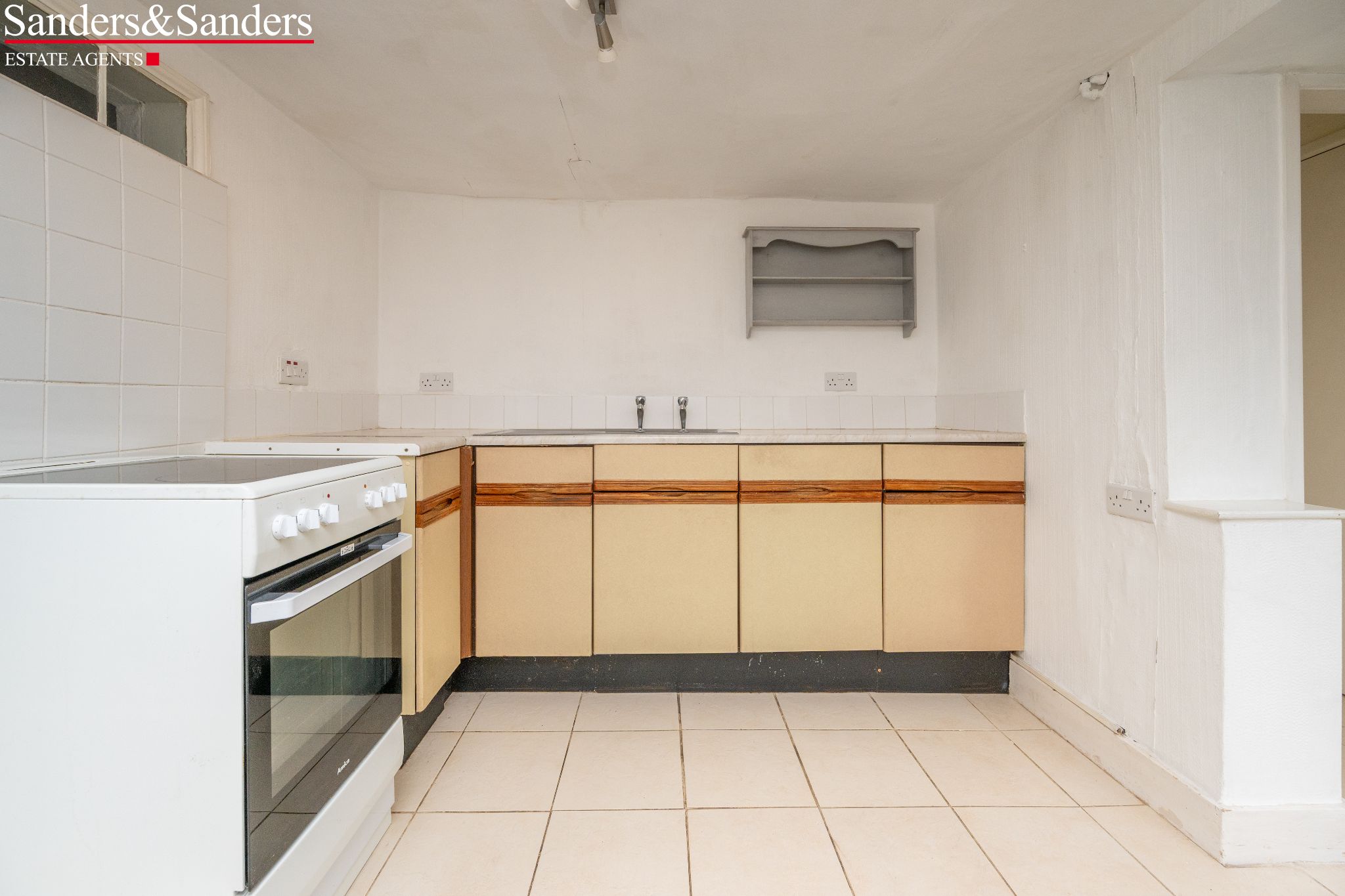 2 bedroom cottage house For Sale Alcester - Photograph 8