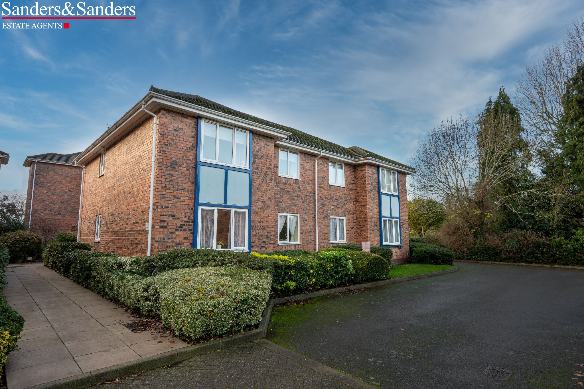 2 bedroom flat flat/apartment To Let Alcester - Photograph 1