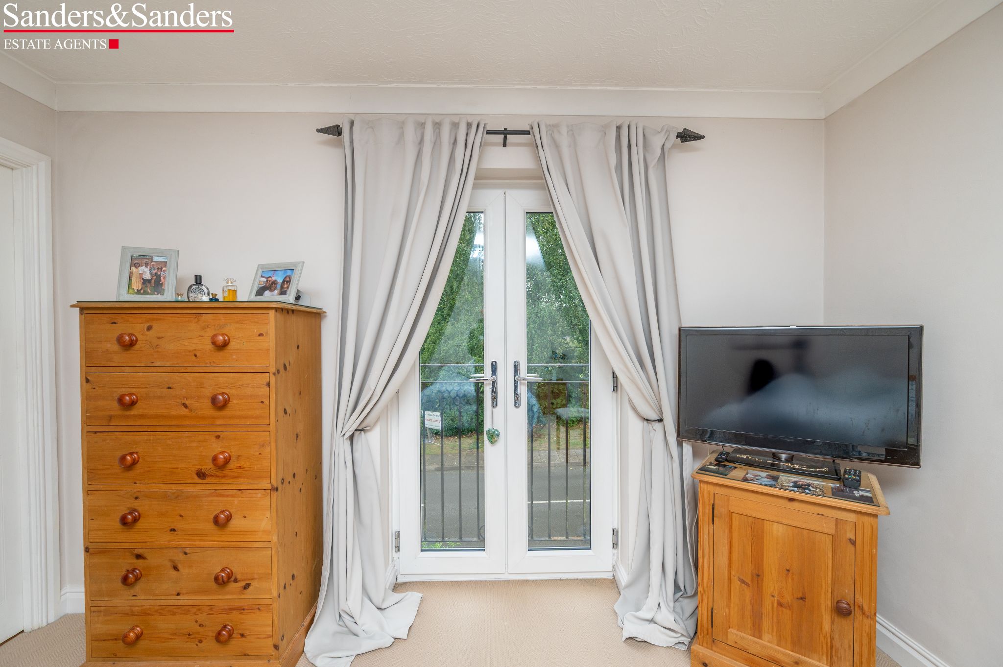 3 bedroom end terraced house For Sale Alcester - Photograph 12
