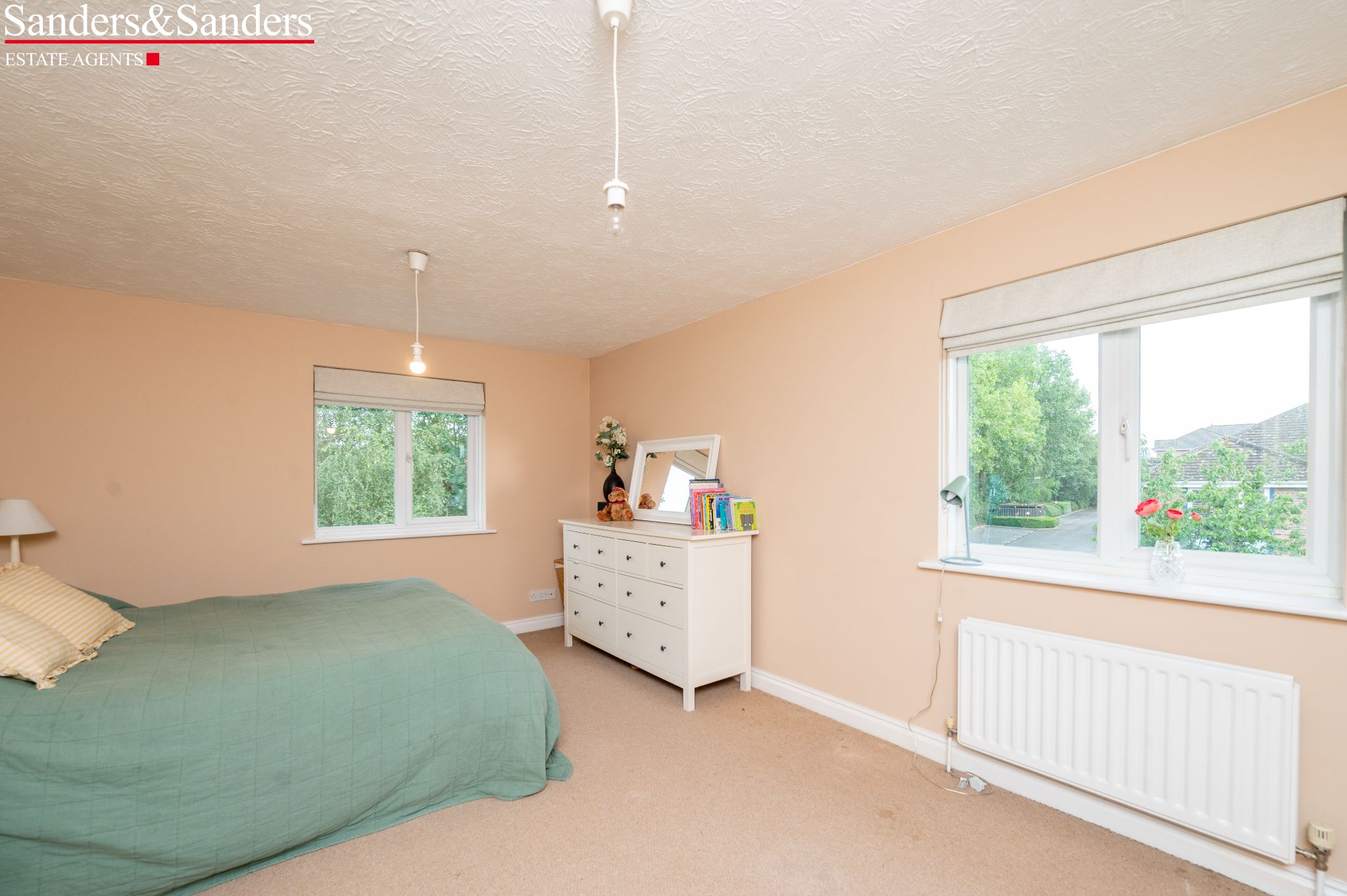3 bedroom end terraced house For Sale Alcester - Photograph 14