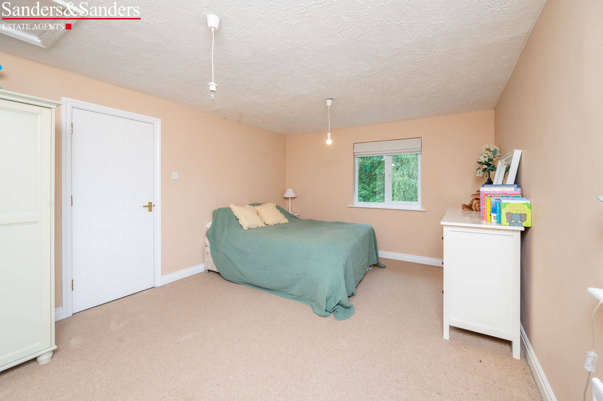 3 bedroom end terraced house For Sale Alcester - Photograph 15