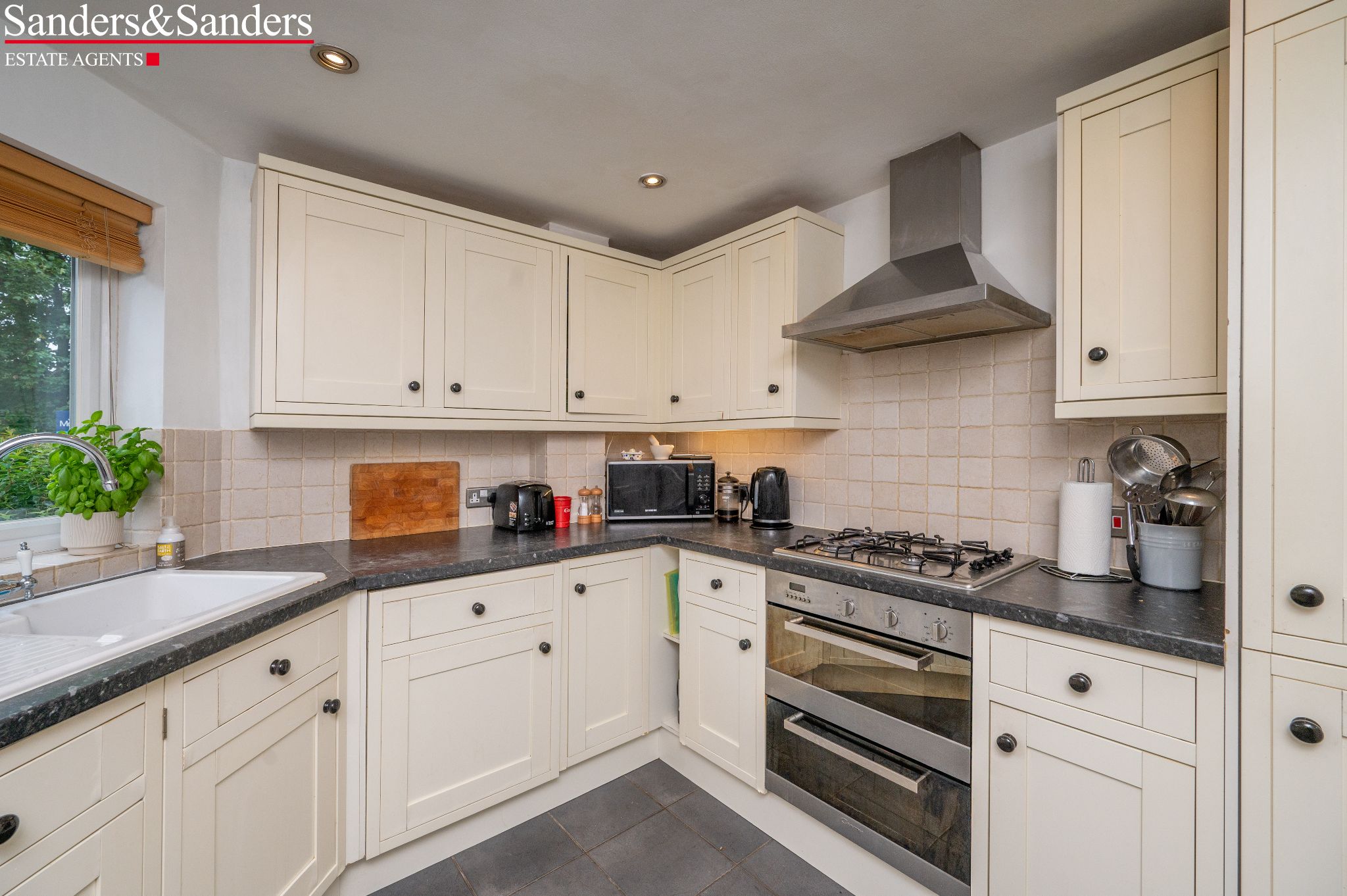 3 bedroom end terraced house For Sale Alcester - Photograph 7