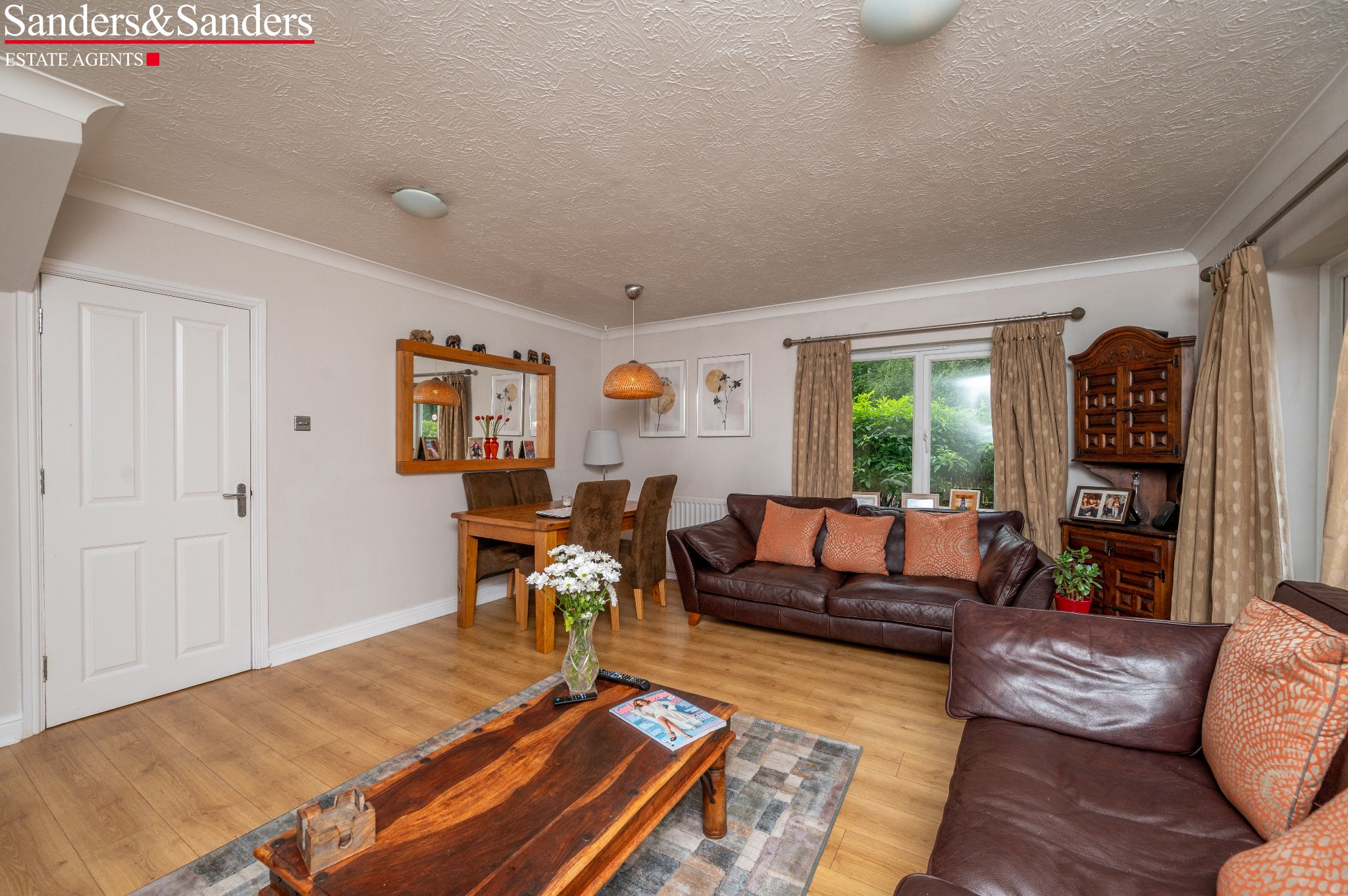 3 bedroom end terraced house For Sale Alcester - Photograph 3