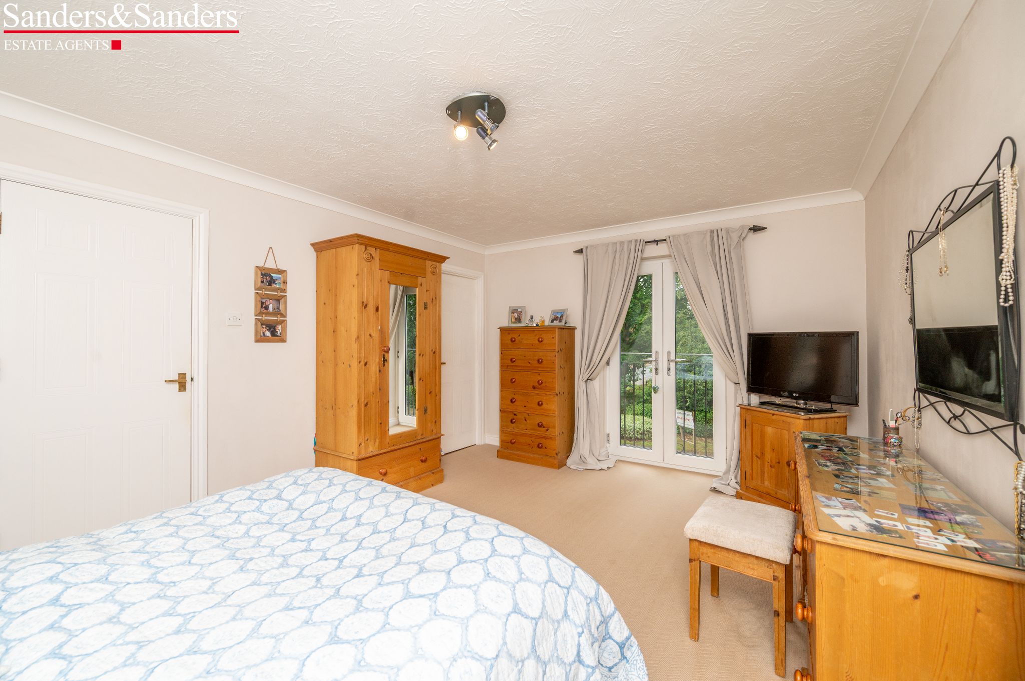 3 bedroom end terraced house For Sale Alcester - Photograph 11