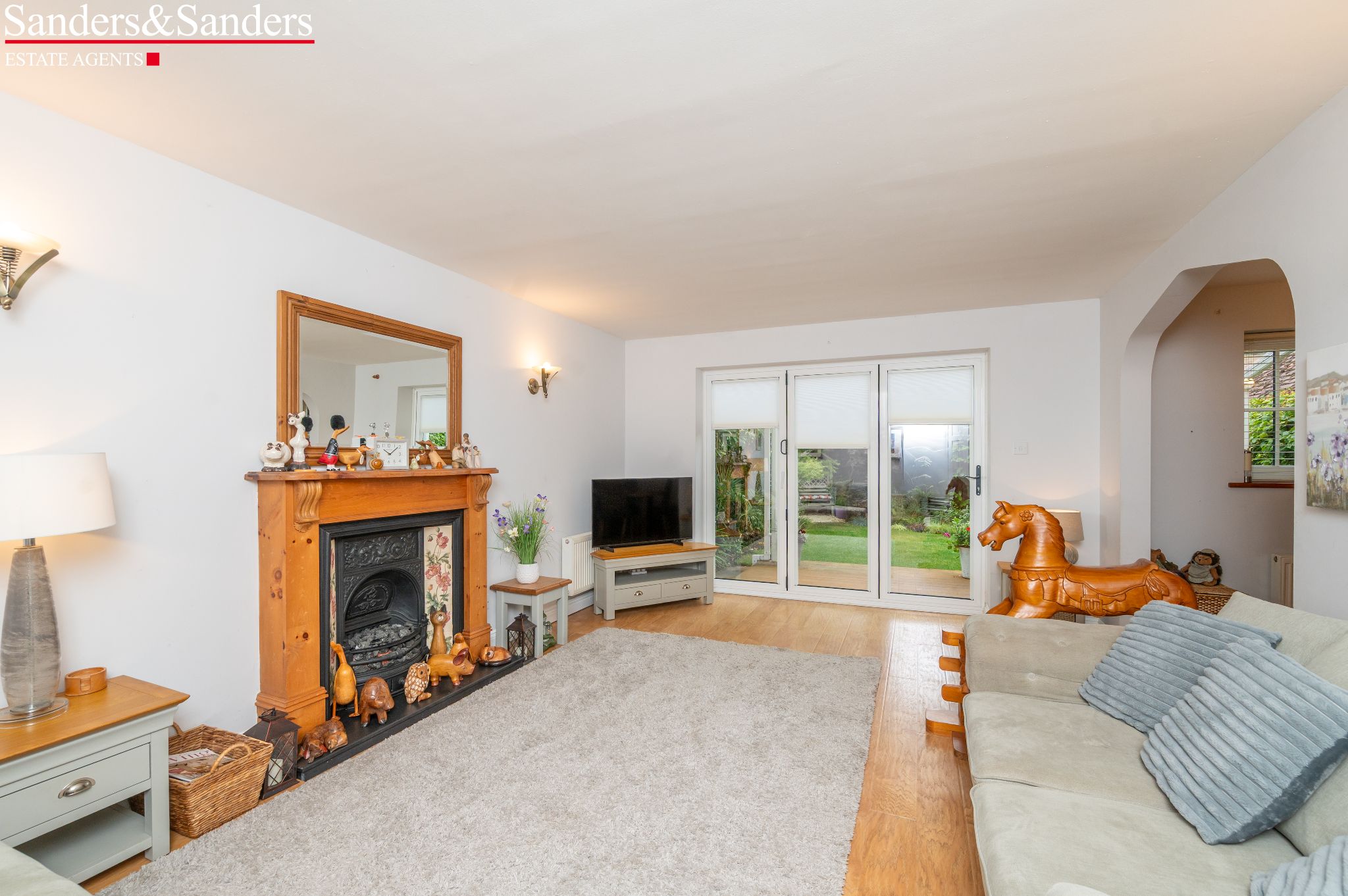 4 bedroom link detached house For Sale in Broom, Bidford-on-avon, Alcester - Photograph 7