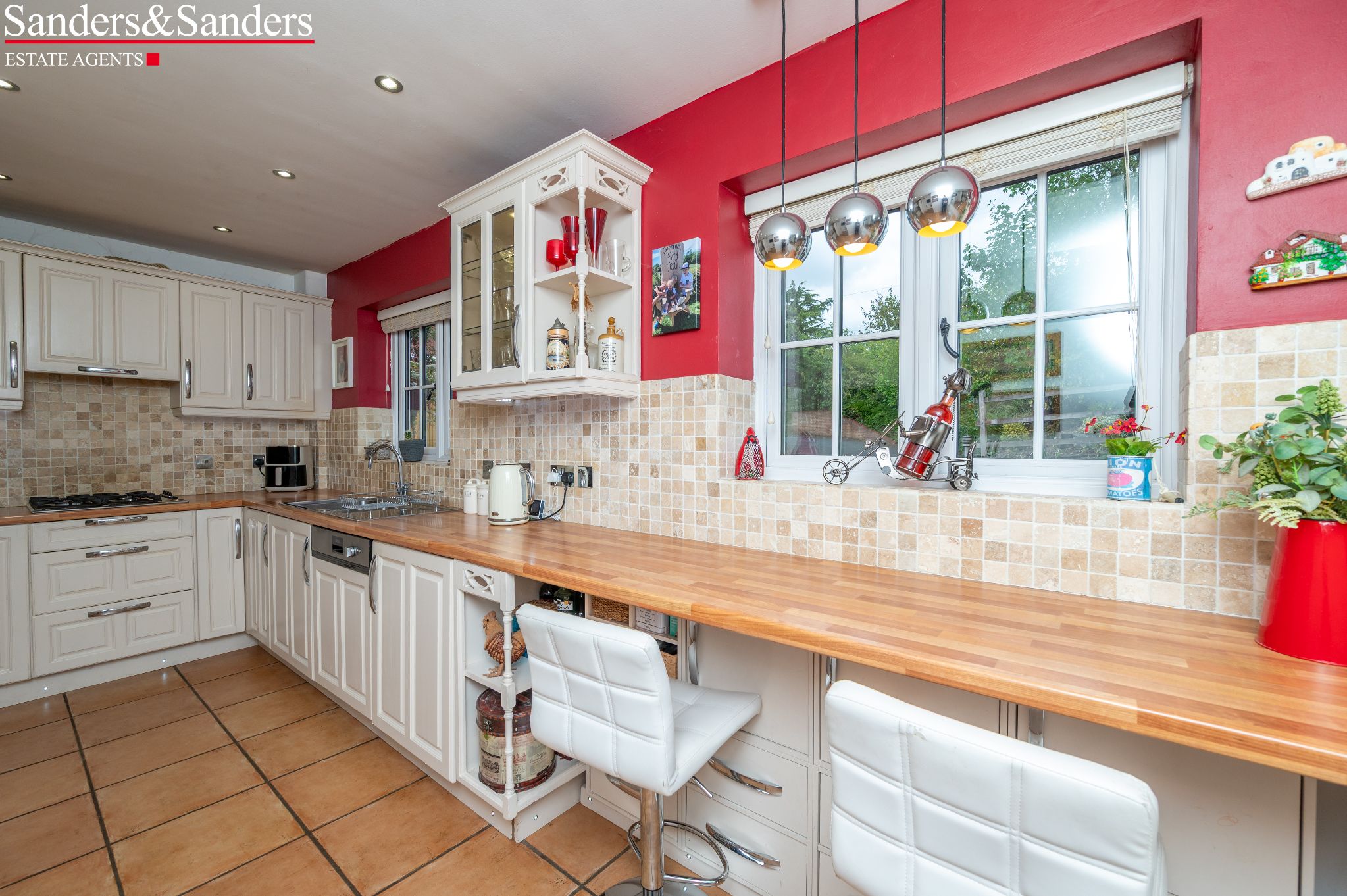 4 bedroom link detached house For Sale in Broom, Bidford-on-avon, Alcester - Photograph 11