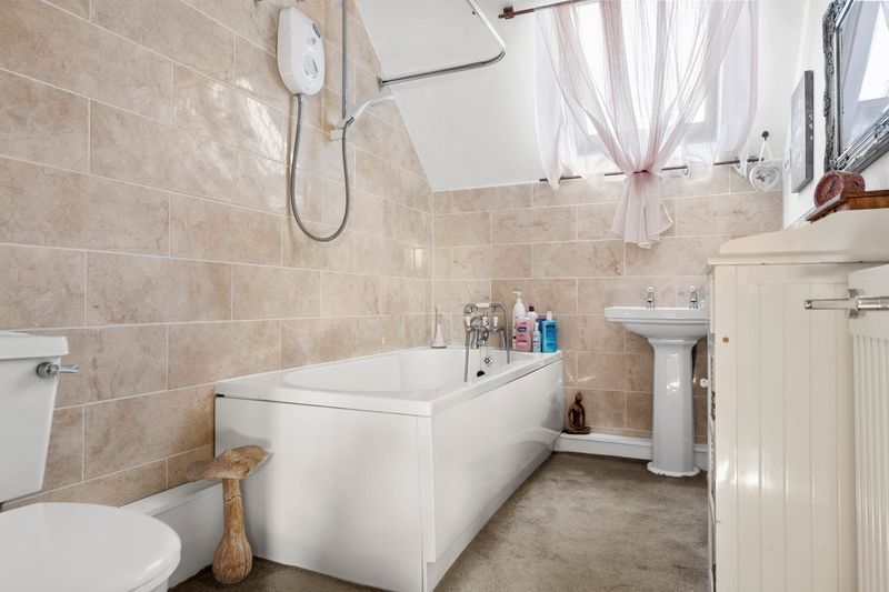 2 bedroom mid terraced house For Sale Alcester - Photograph 8