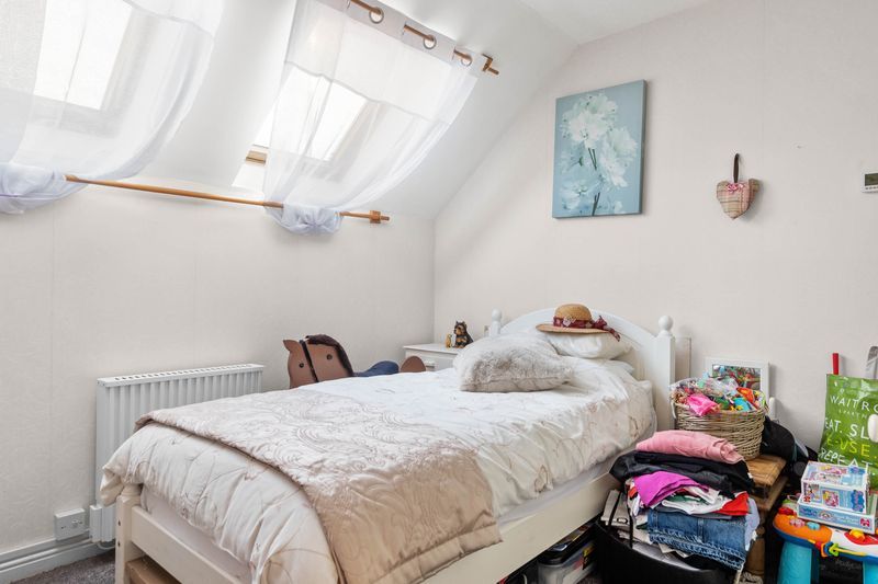 2 bedroom mid terraced house For Sale Alcester - Photograph 7