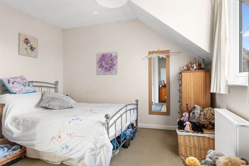 2 bedroom mid terraced house For Sale Alcester - Photograph 6