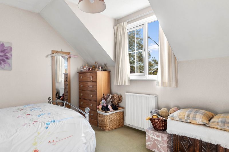 2 bedroom mid terraced house For Sale Alcester - Photograph 5