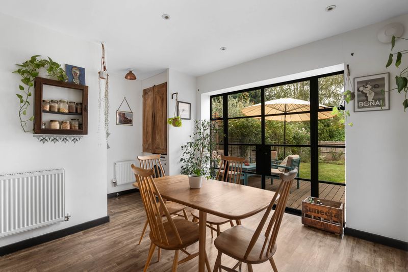 3 bedroom semi-detached house For Sale in Bidford-on-avon, Alcester - Photograph 4