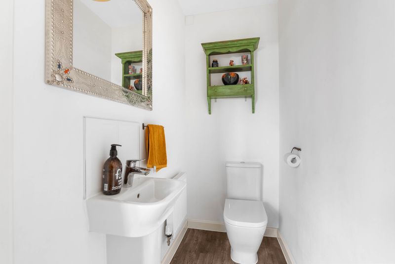 3 bedroom semi-detached house For Sale in Bidford-on-avon, Alcester - Photograph 9