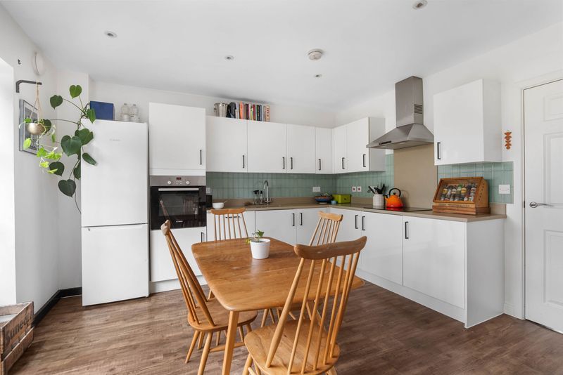 3 bedroom semi-detached house For Sale in Bidford-on-avon, Alcester - Photograph 6