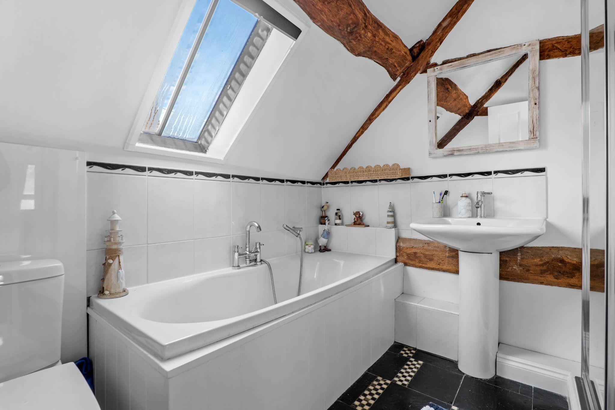 3 bedroom cottage house To Let in Rous Lench, Evesham - Photograph 12