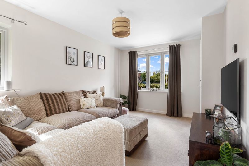 2 bedroom semi-detached house For Sale in Bidford-on-avon, Alcester - Photograph 4