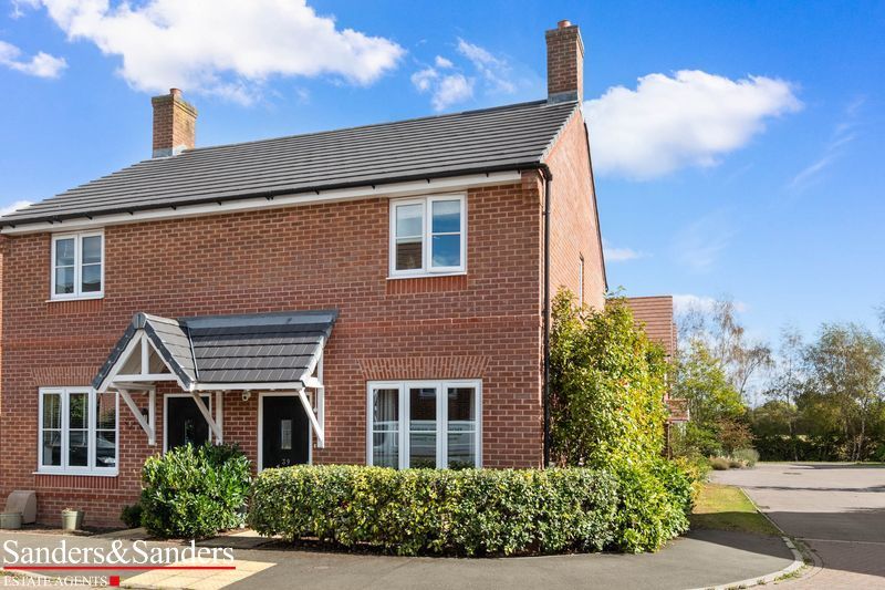 2 bedroom semi-detached house For Sale in Bidford-on-avon, Alcester - Property photograph