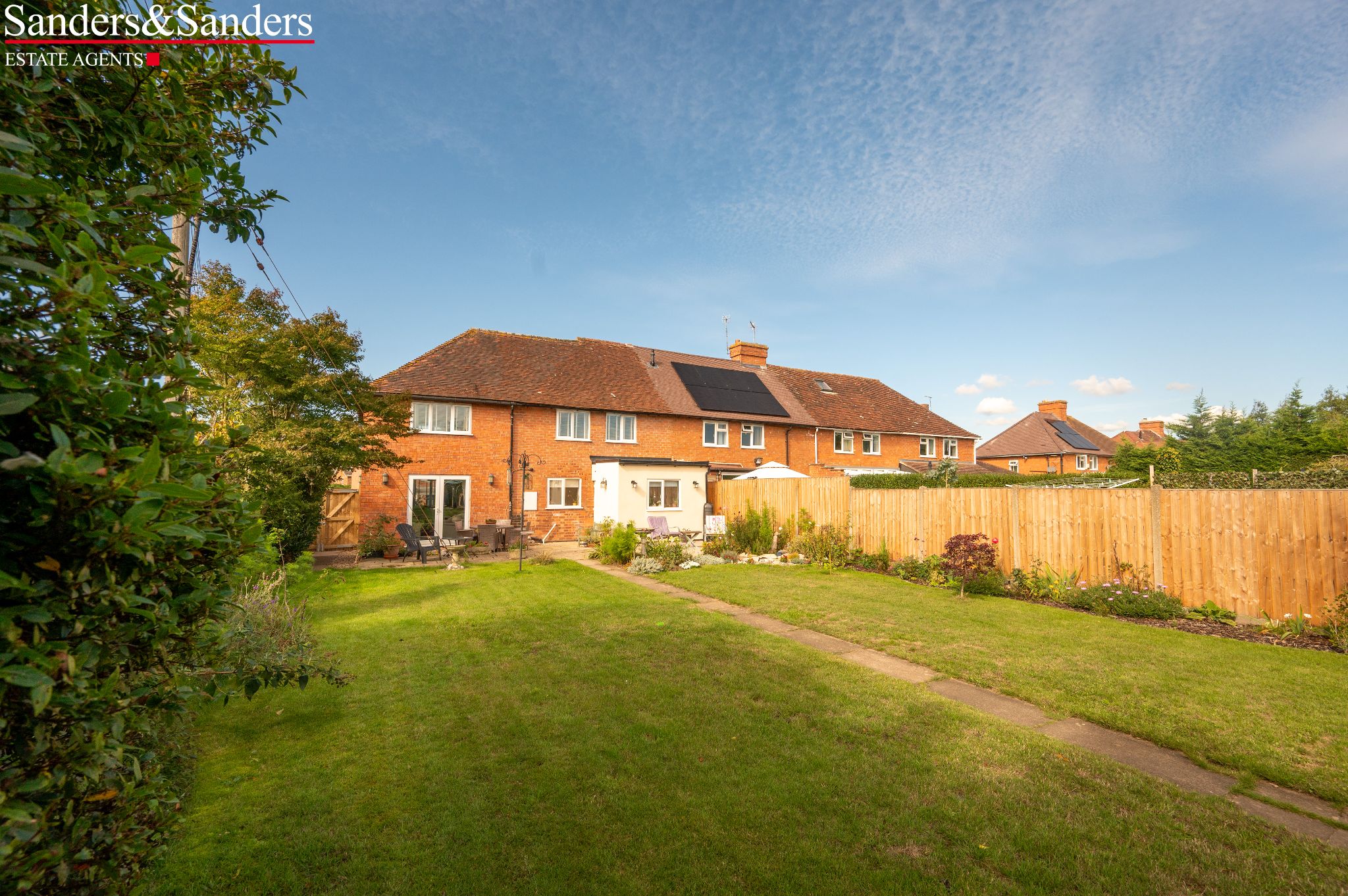 4 bedroom semi-detached house SSTC in Bidford-on-avon, Alcester - Photograph 2