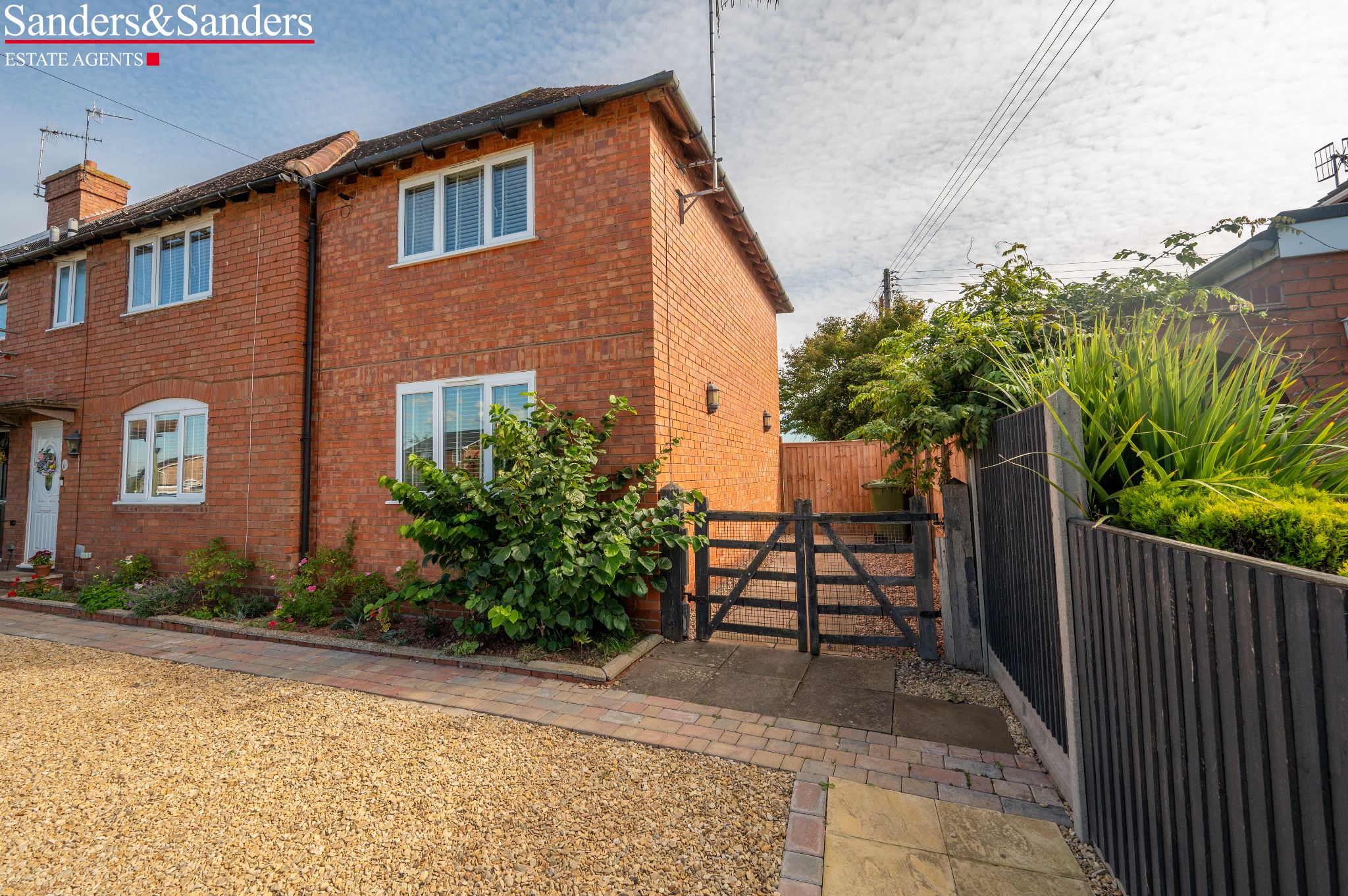 4 bedroom semi-detached house SSTC in Bidford-on-avon, Alcester - Photograph 32