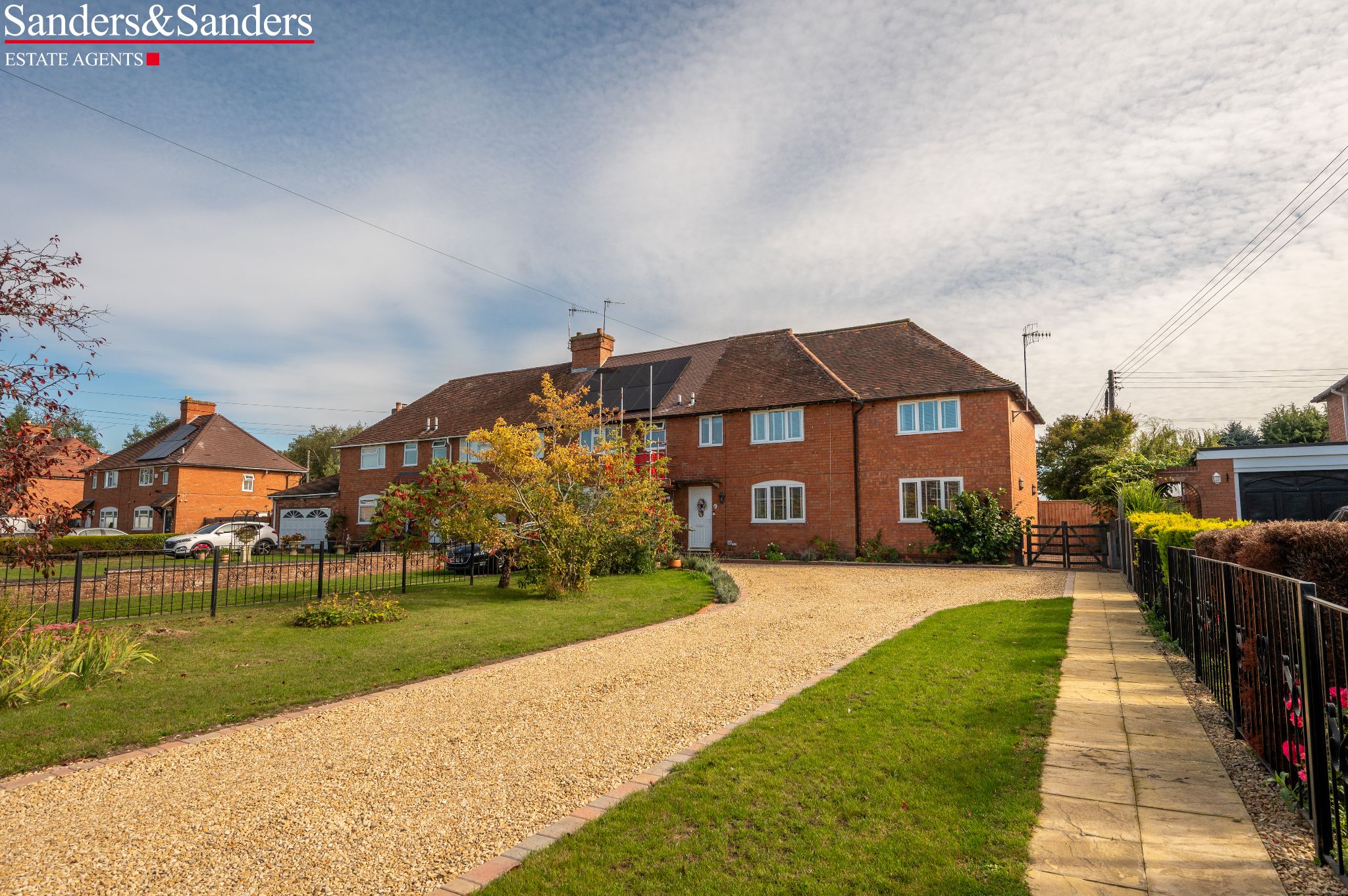 4 bedroom semi-detached house SSTC in Bidford-on-avon, Alcester - Photograph 1