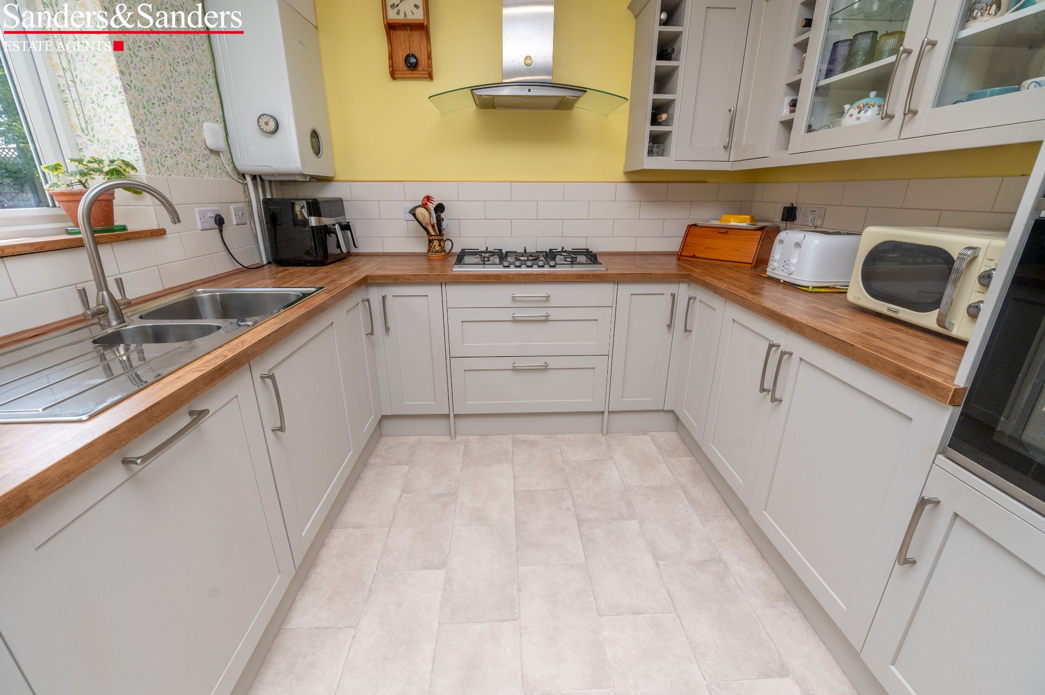 4 bedroom semi-detached house SSTC in Bidford-on-avon, Alcester - Photograph 11