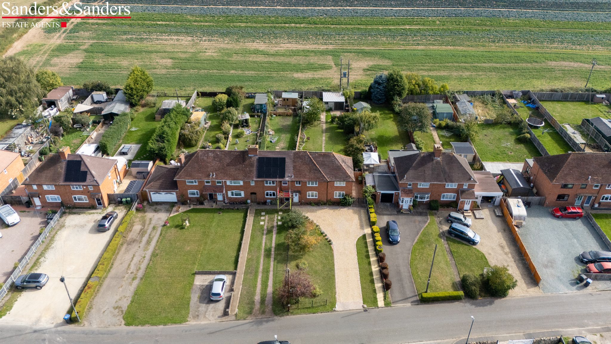 4 bedroom semi-detached house SSTC in Bidford-on-avon, Alcester - Photograph 3