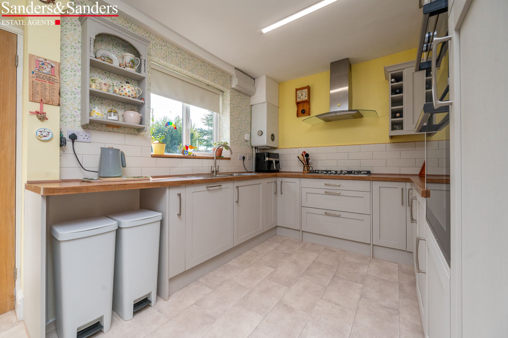 4 bedroom semi-detached house SSTC in Bidford-on-avon, Alcester - Photograph 12