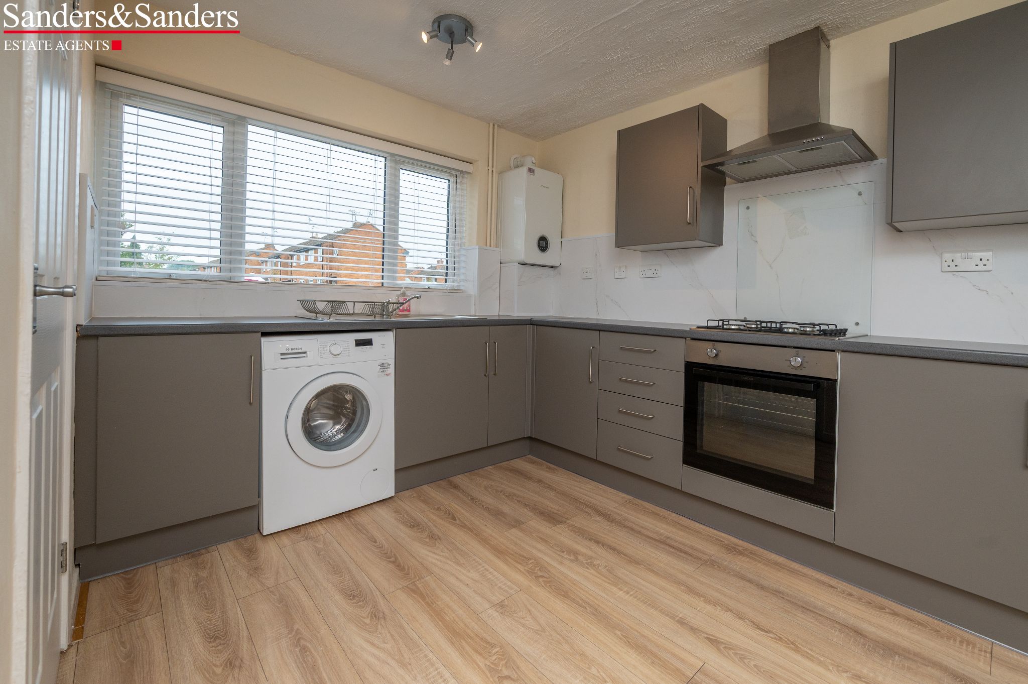 3 bedroom mid terraced house Let Agreed Alcester - Photograph 6
