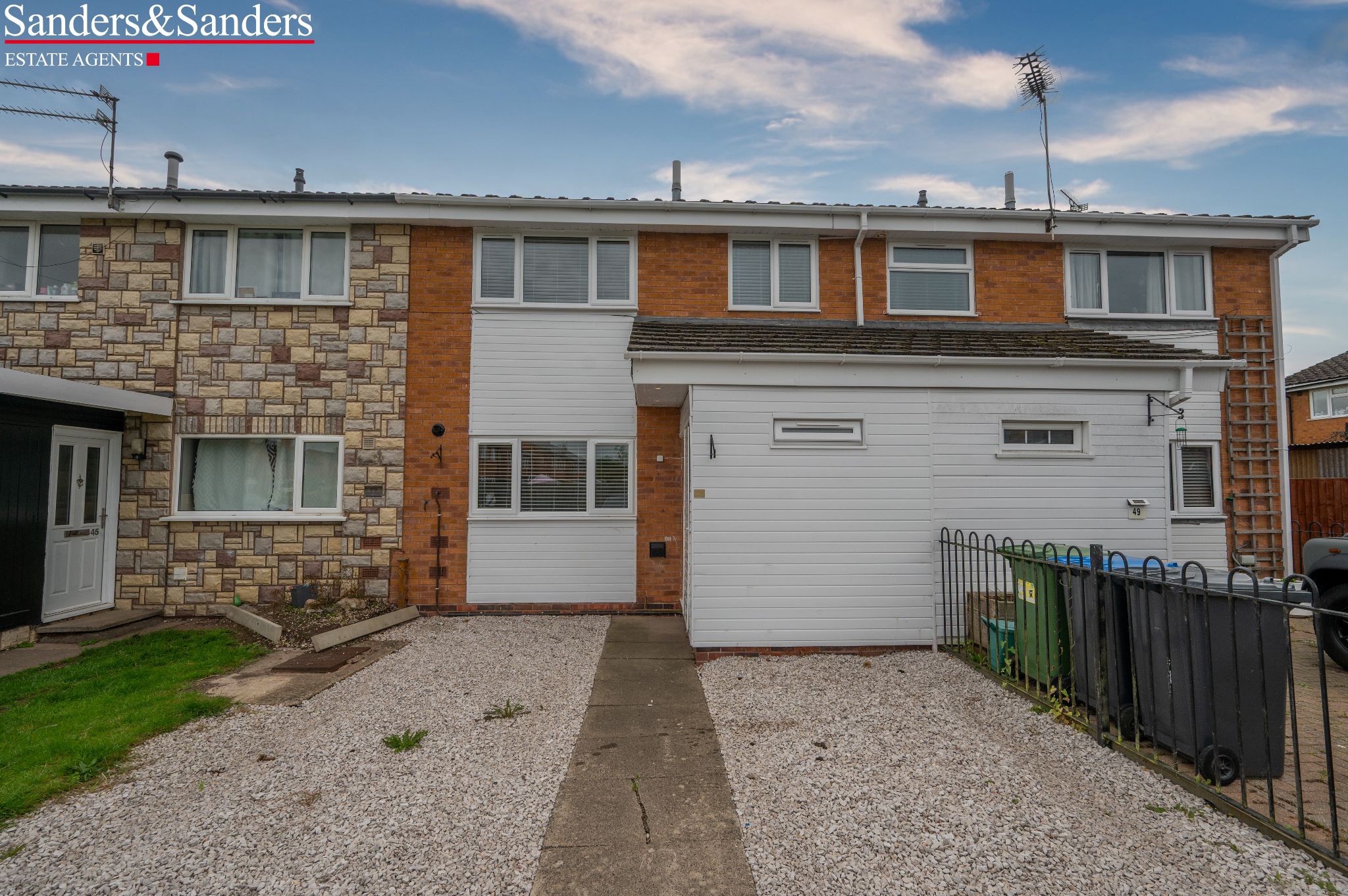 3 bedroom mid terraced house Let Agreed Alcester - Photograph 1