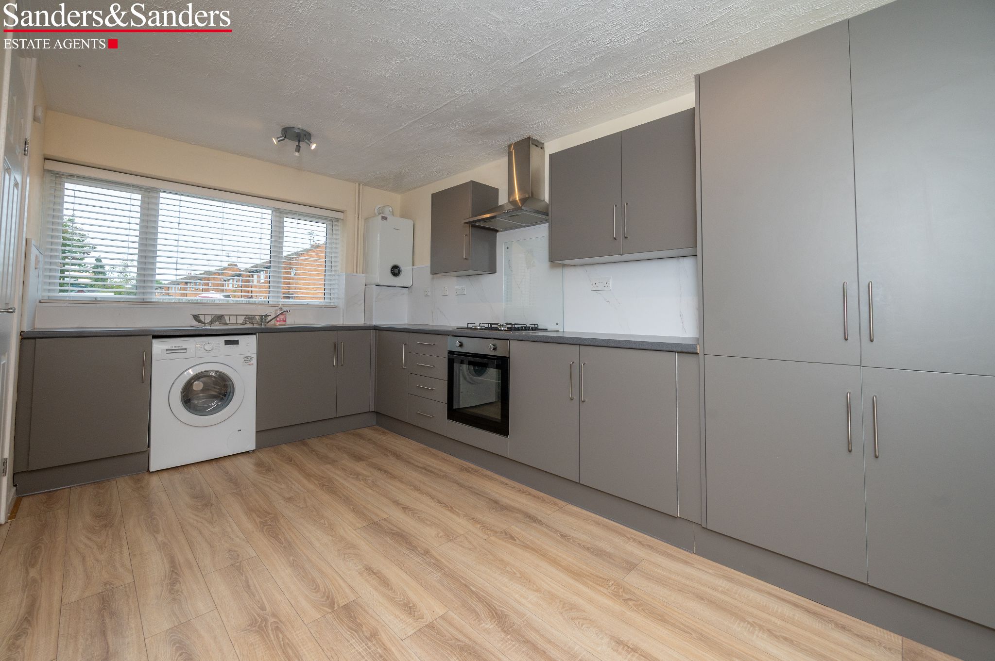 3 bedroom mid terraced house Let Agreed Alcester - Photograph 2