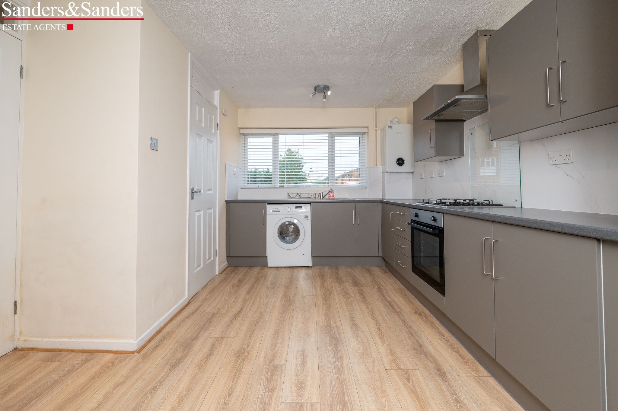3 bedroom mid terraced house Let Agreed Alcester - Photograph 5