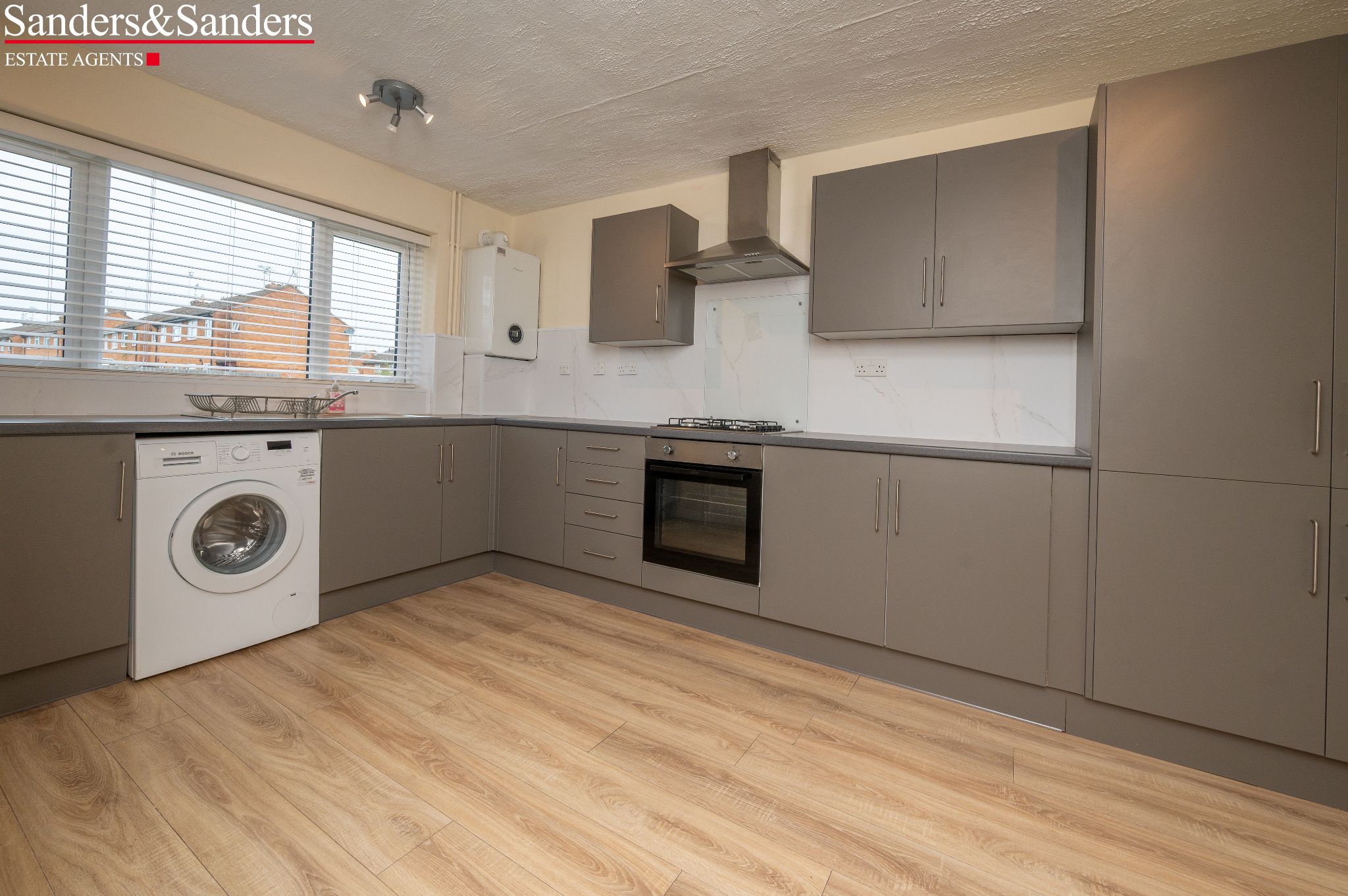3 bedroom mid terraced house Let Agreed Alcester - Photograph 4