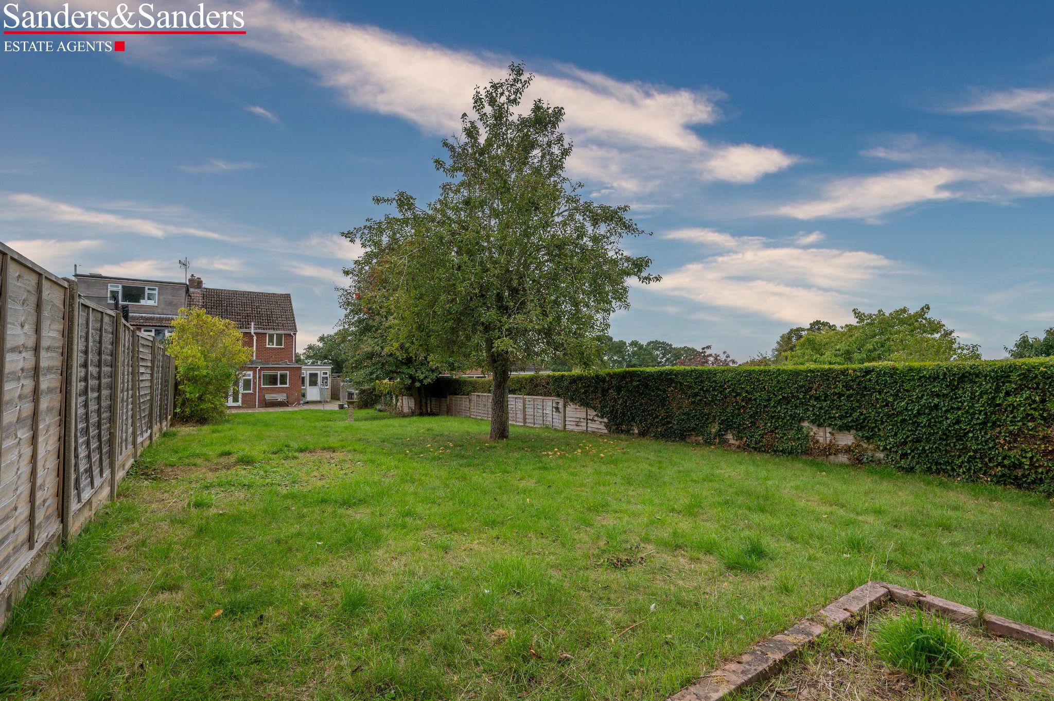 3 bedroom semi-detached house For Sale in Great Alne, Alcester - Photograph 4