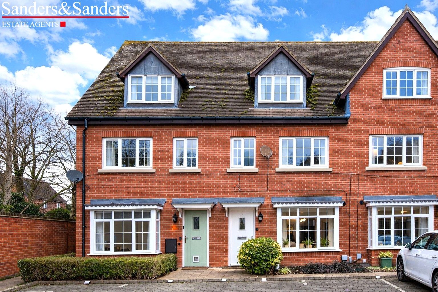 1 bedroom ground floor maisonette flat/apartment For Sale Alcester - Photograph 1