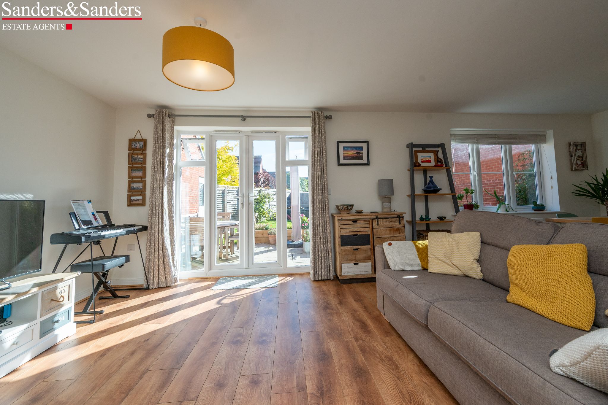 4 bedroom detached house For Sale in Bidford On Avon, Alcester - Property photograph