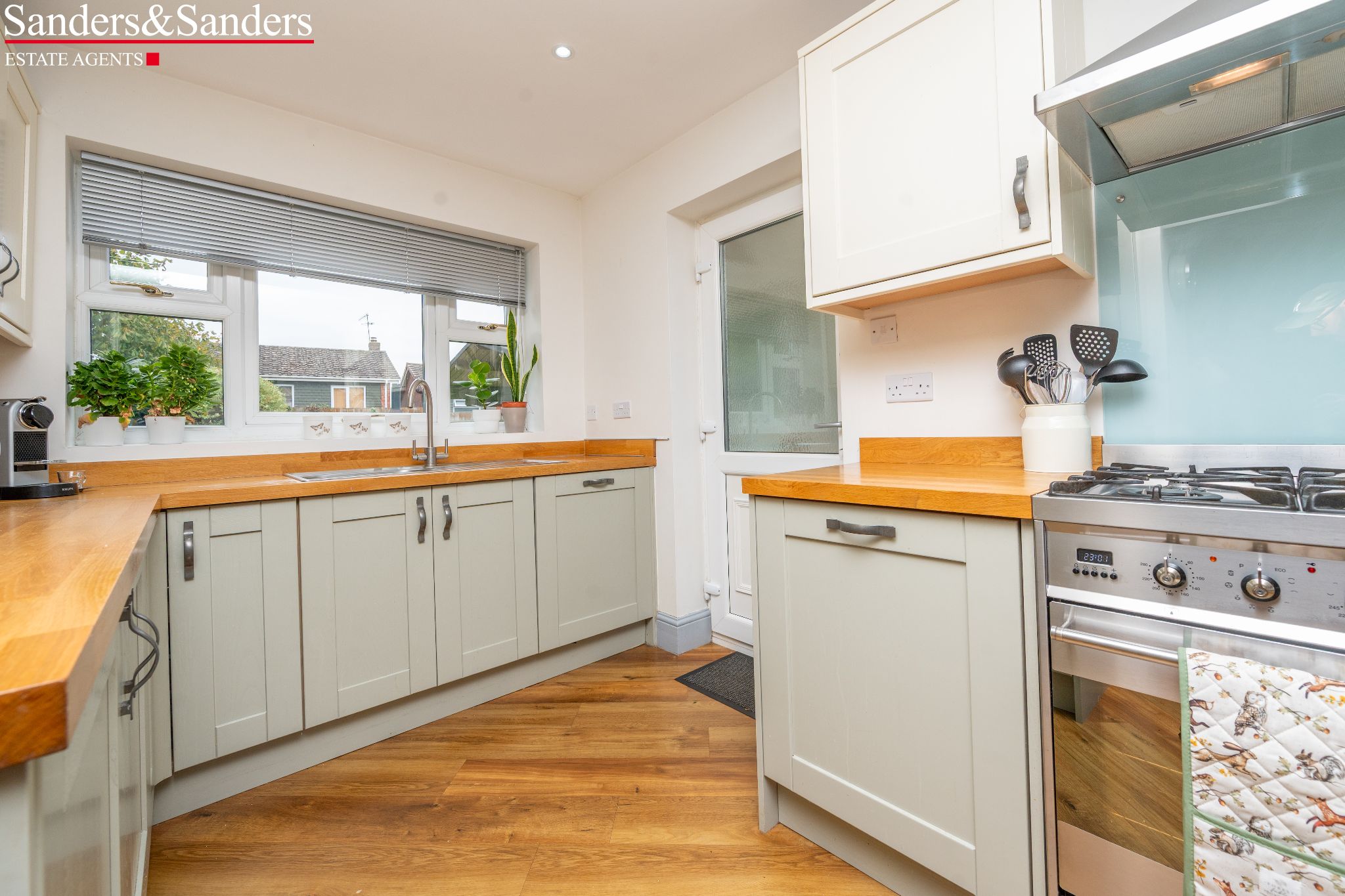 4 bedroom detached house To Let in Inkberrow, Worcester - Photograph 14