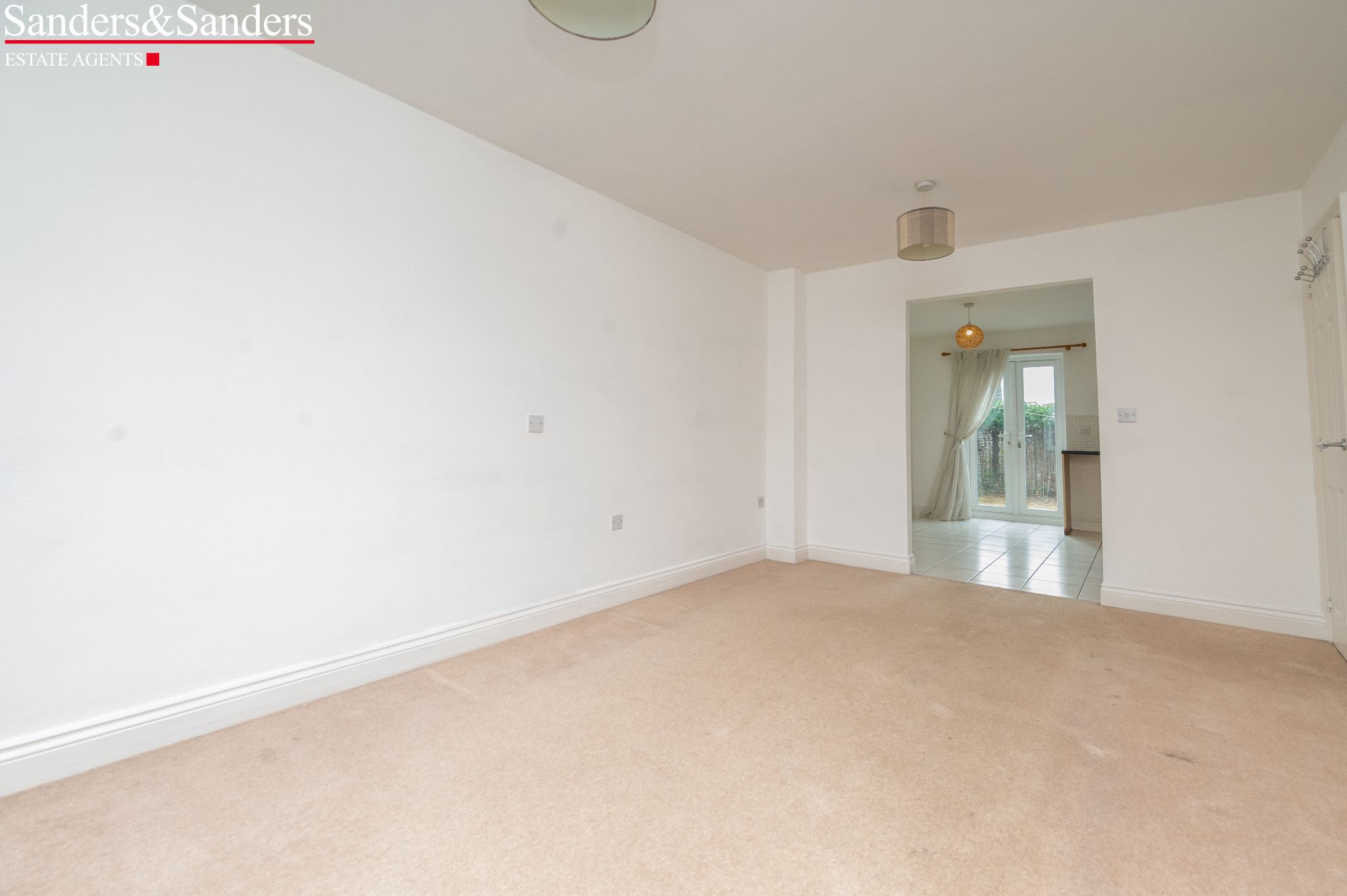 3 bedroom semi-detached house For Sale Alcester - Photograph 5