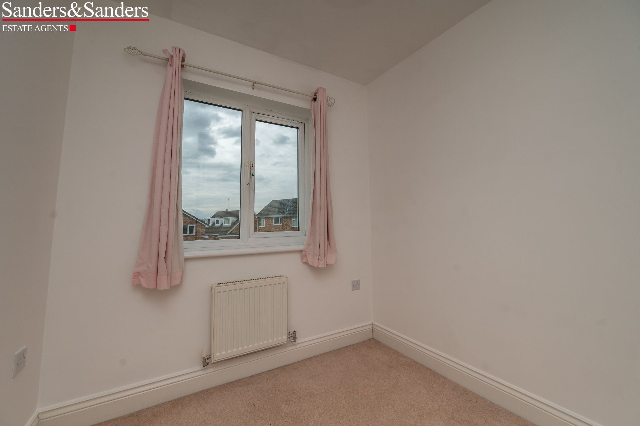 3 bedroom semi-detached house For Sale Alcester - Photograph 17
