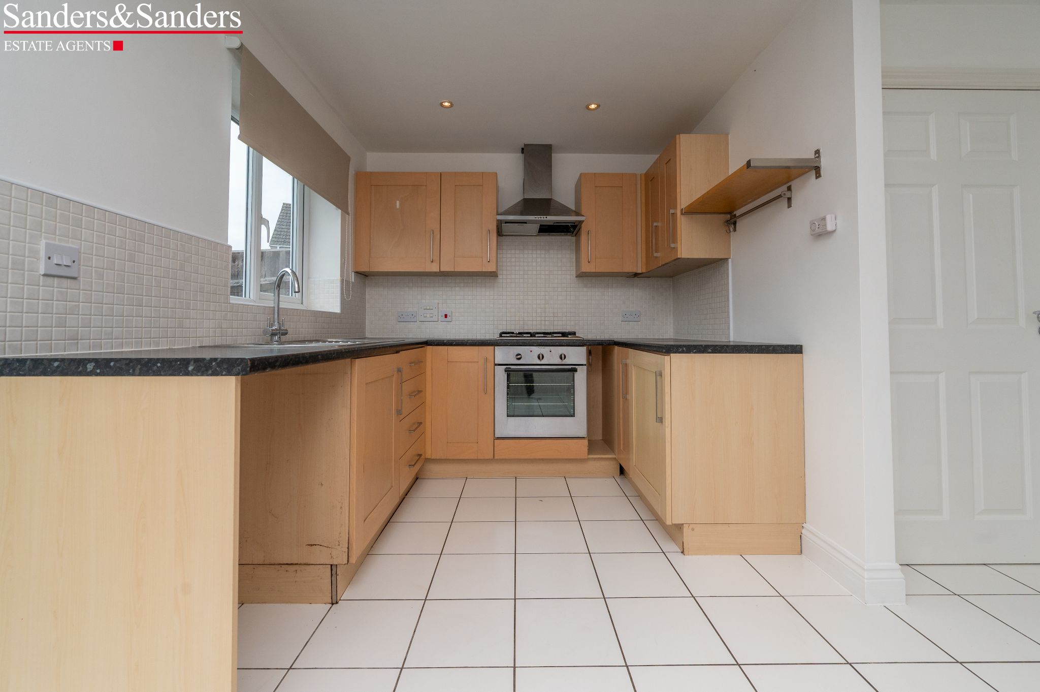 3 bedroom semi-detached house For Sale Alcester - Photograph 4