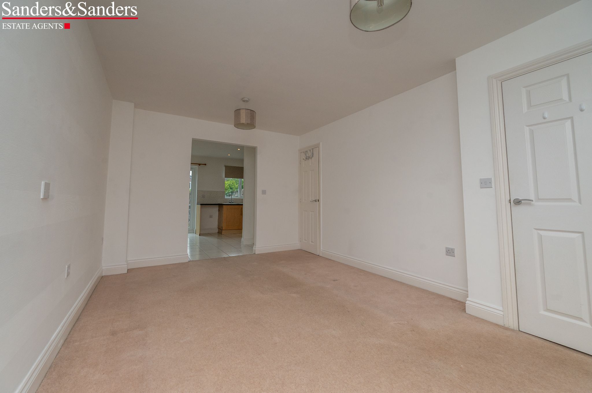 3 bedroom semi-detached house For Sale Alcester - Photograph 8