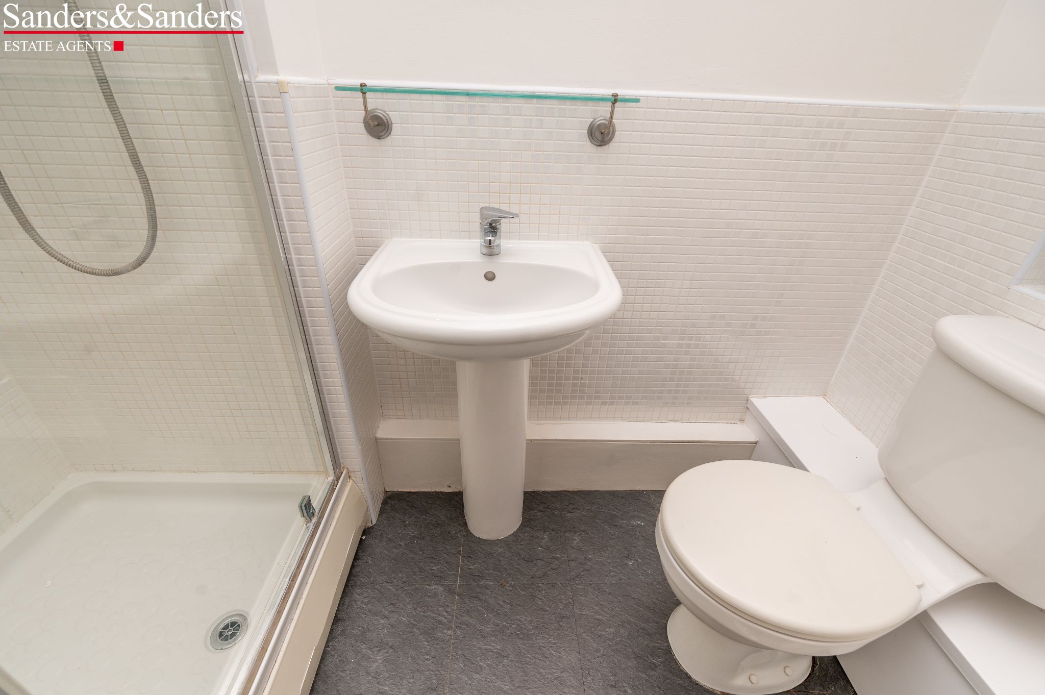 3 bedroom semi-detached house For Sale Alcester - Photograph 13