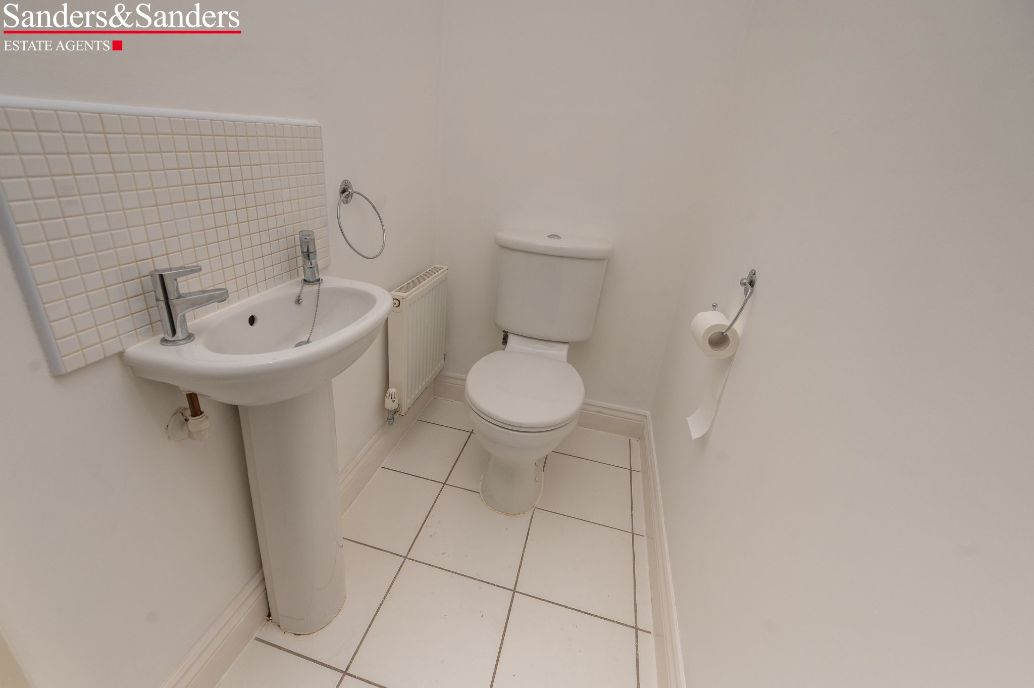 3 bedroom semi-detached house For Sale Alcester - Photograph 9