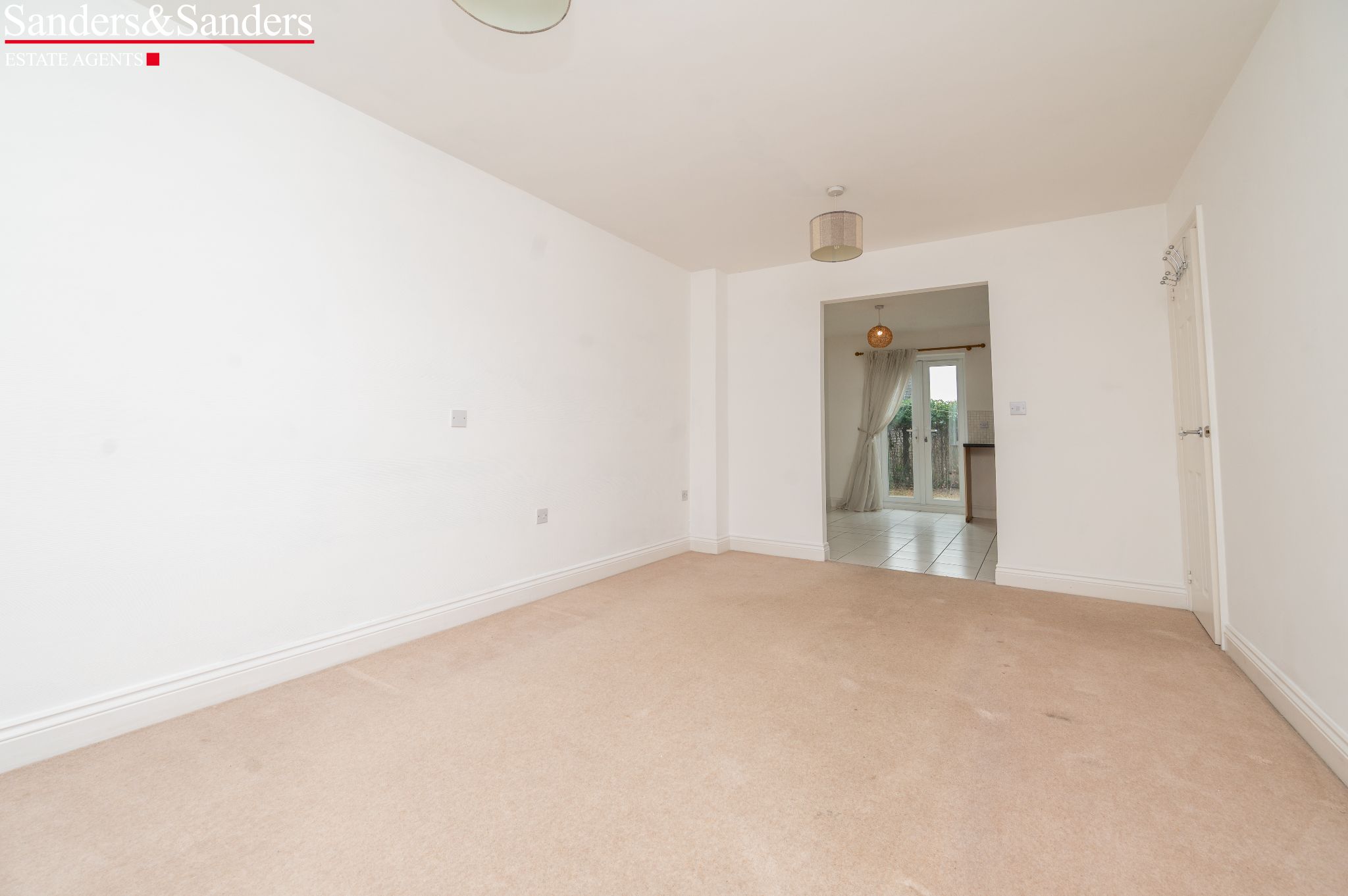 3 bedroom semi-detached house For Sale Alcester - Photograph 7