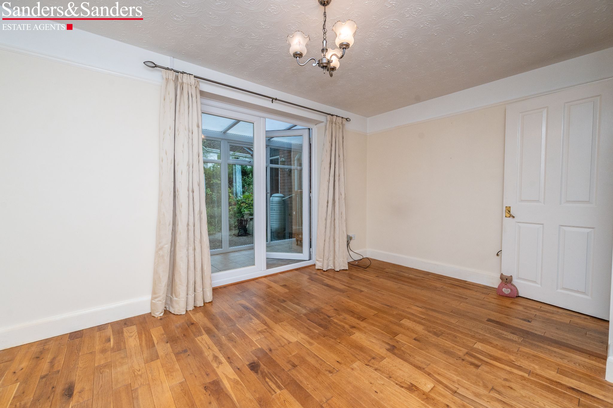 2 bedroom semi-detached house For Sale in Salford Priors, Evesham - Photograph 4