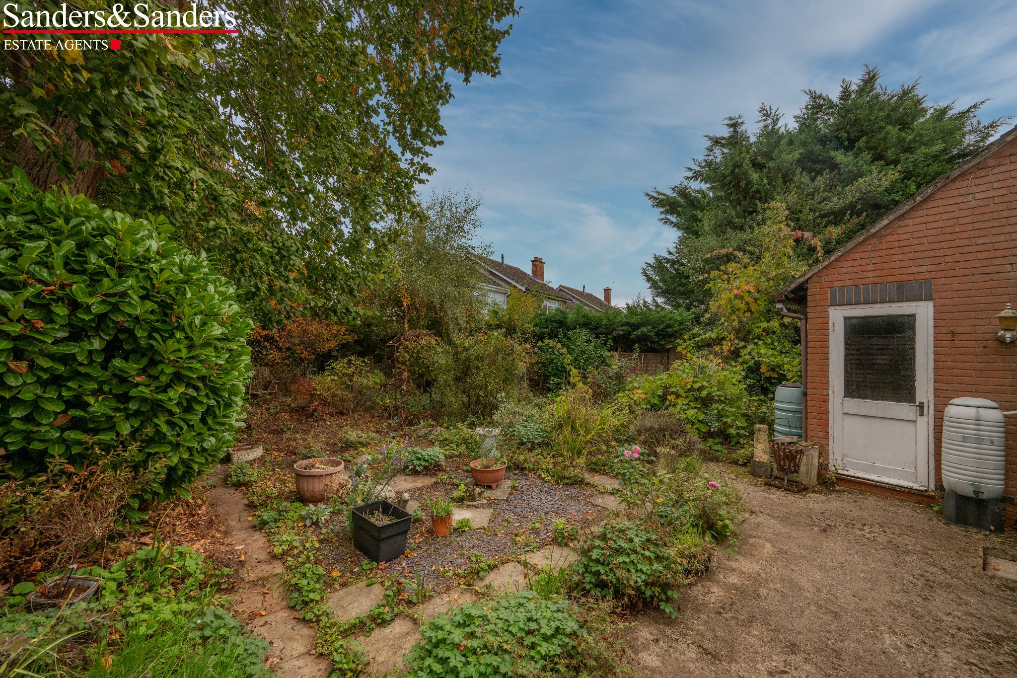 2 bedroom semi-detached house For Sale in Salford Priors, Evesham - Photograph 20