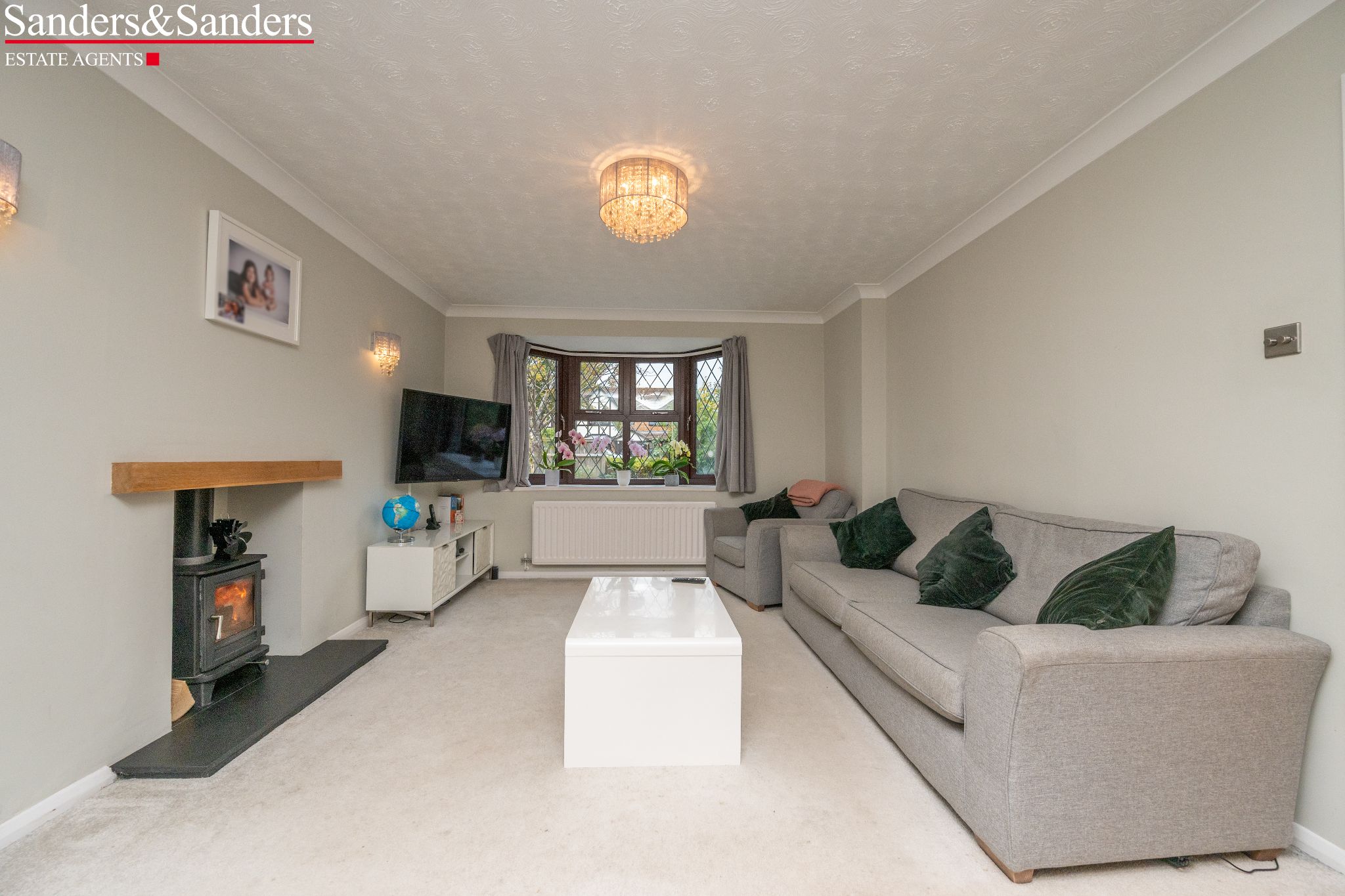 4 bedroom detached house For Sale in Bidford-on-avon, Alcester - Photograph 6