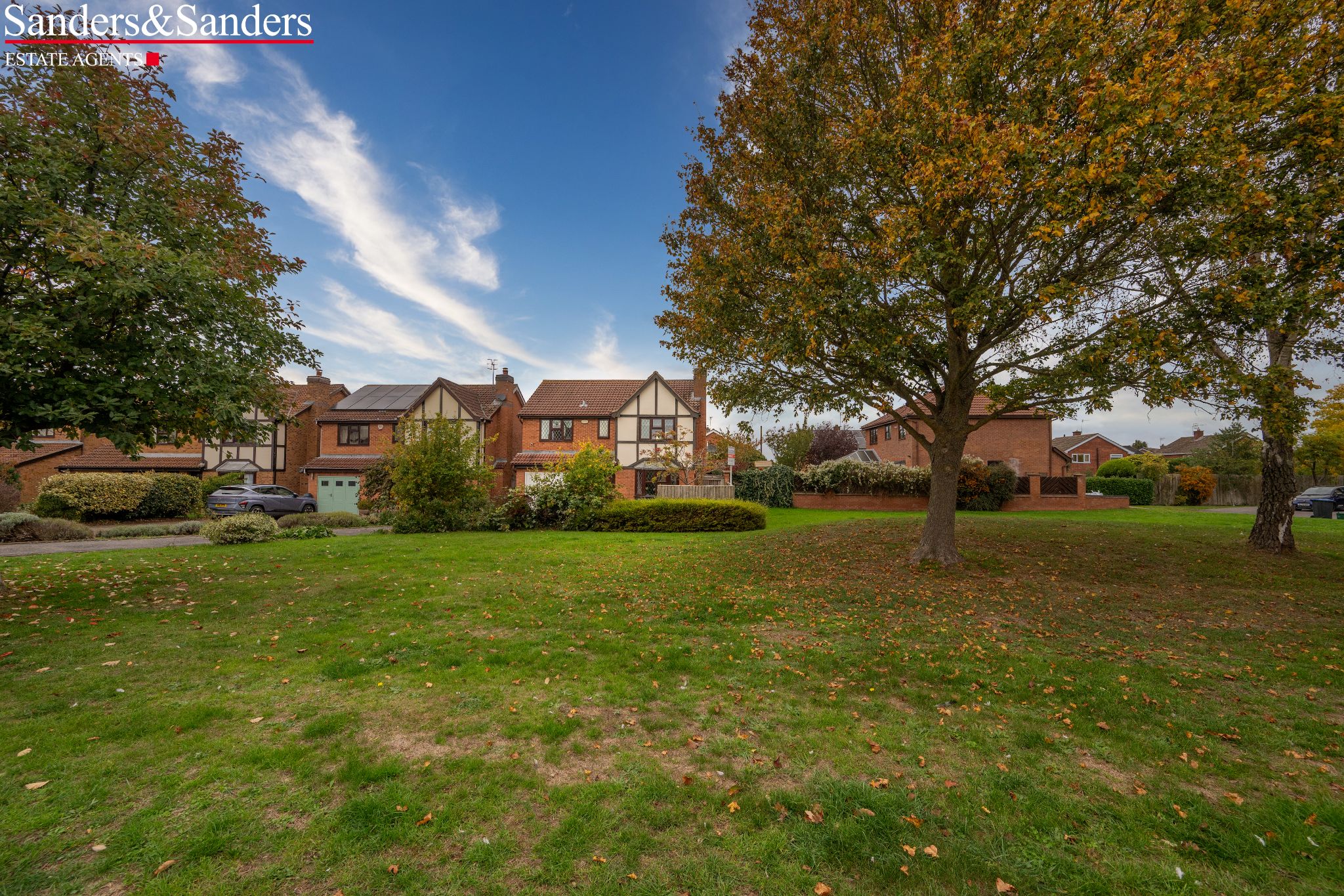 4 bedroom detached house For Sale in Bidford-on-avon, Alcester - Photograph 2